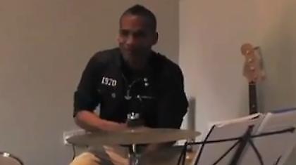 Μουσικό «κολάζ» από ποδοσφαιριστές (video)