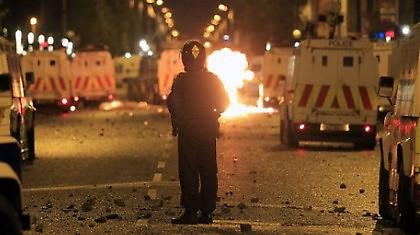 Αιματηρές ταραχές στο Μπέλφαστ!