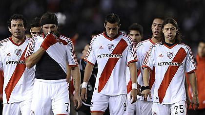 Ήττα, μισός υποβιβασμός και... ξύλο για Ρίβερ (video)