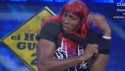 Ο Superman ντύθηκε γυναίκα