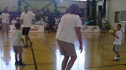 Ο Αλβέρτης ξανά στο παρκέ (Video)