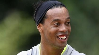 Τηλεφωνική γραμμή: «Καρφώστε τον Ροναλντίνιο»