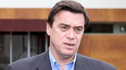 «Παραιτηθείτε…»