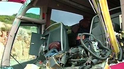 Μοιραία σύγκρουση λεωφορείου με νταλίκα