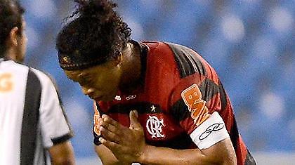 Γκολ ο Ντουντού, γκολάρα ο Ροναλντίνιο (video)