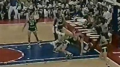 Όταν ο Λάρι Μπερντ έγινε πυγμάχος (Video)