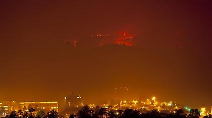 Μαίνεται η φωτιά κοντά στο πυρηνικό εργαστήριο