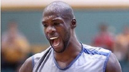 Ανανέωσε  ο Σίμονς