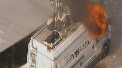 Στις φλόγες και δεύτερο βαν κινητής τηλεφωνίας