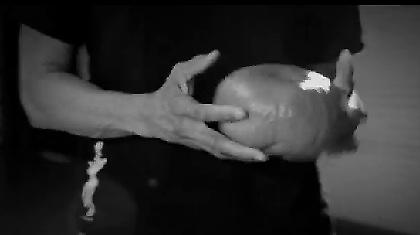 Ο Τζαμπάρ καρφώνει μια κολοκύθα (video)