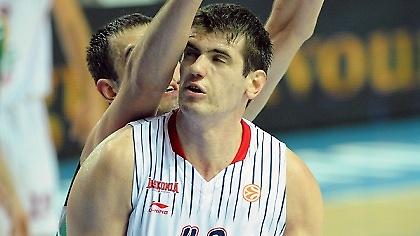 Κλείνει στην Εφές ο Μπάρατς