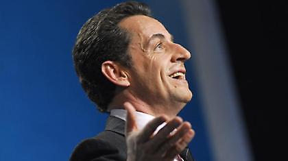 Άγνωστος άνδρας επιτέθηκε στον Σαρκοζί