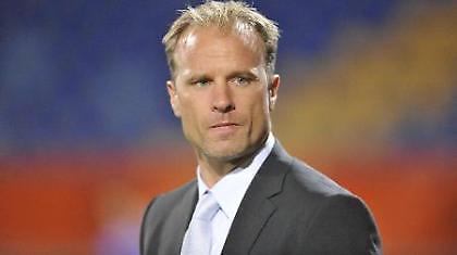 Ανέλαβε βοηθός στον Άγιαξ ο Μπέργκαμπ