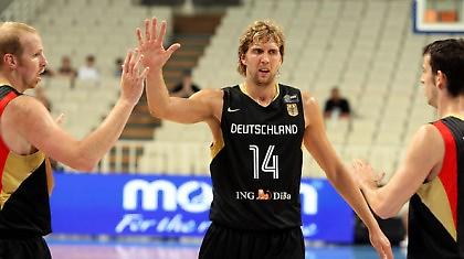 Σιγά μην έρθει ο Νοβίτζκι σε Παναθηναϊκό ή Ολυμπιακό