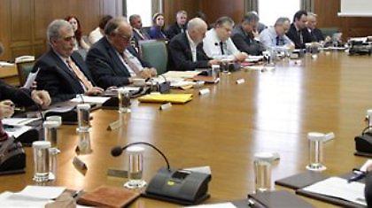 Μούδιασαν στην κυβέρνηση από τις δηλώσεις Γιούνκερ