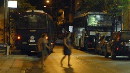 Επίθεση κατά διμοιρίας των ΜΑΤ κοντά στα γραφεία του ΠΑΣΟΚ