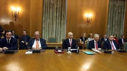 Με σηκωμένα μανίκια η Κυβέρνηση