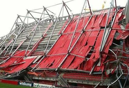 Τραγωδία στο γήπεδο της Τβέντε! (video)