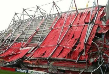 Τραγωδία στο γήπεδο της Τβέντε! (video)