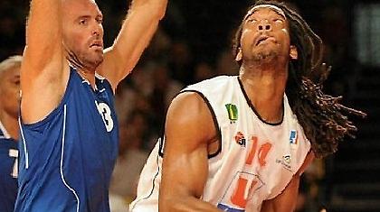 Παραμένει ο Φόκερ