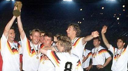 Τα «πάντσερ» έκαναν τον Μαραντόνα να κλάψει (video)