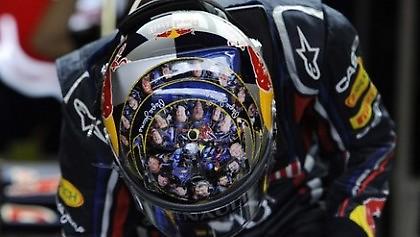 Όλοι πάνω στο κεφάλι του!