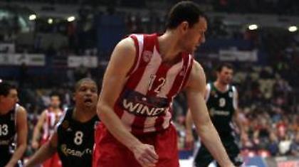 Ο Λουκάς δεν ξέρει να βάζει πλάτη...