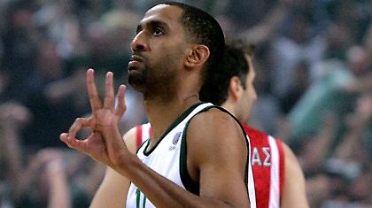 Επιμένει… ελληνικά η Αρμάνι