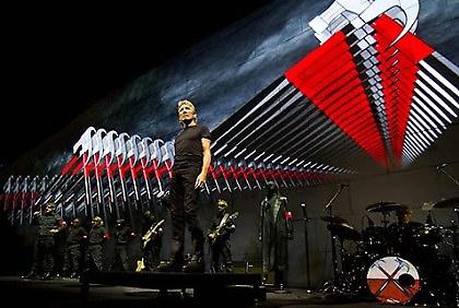 Στα ερείπια του Wall…