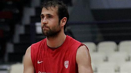 Γλυνιαδάκης: «Μόνο για τον Ολυμπιακό θα μείνω στην Ελλάδα»