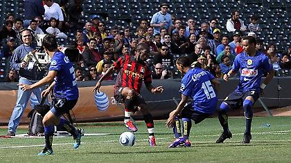 Έπαιξε… soccer σε γήπεδο μπέιζμπολ (video)