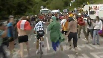 Μπατσάκι-χαδάκι από Κονταδόρ! (video)