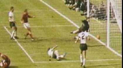 Στον θρόνο η Αγγλία με το γκολ-φάντασμα (videos)