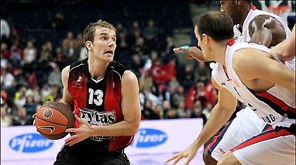 Αυτός τα βάζει…