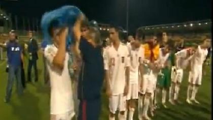 Ο κόουτς τού πήρε τη σημαία (video)