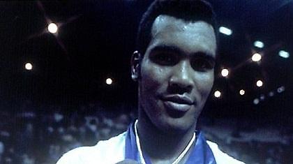 Ο μποξέρ που αρνήθηκε τα δολλάρια (video)