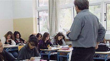 Φεύγουν 10.000 καθηγητές κι έρχονται 600…