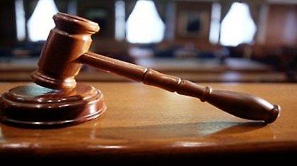 Καταδικάστηκε ιδιοκτήτης ταξί για ζημιές σε γραφεία βουλευτών