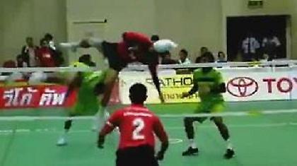 Ο Τσίλντρες, το Κουνγκ Φου και το Ποδόσφαιρο (video)