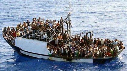 Τραγικός θάνατος για 100 πρόσφυγες στη Λαμπεντούζα