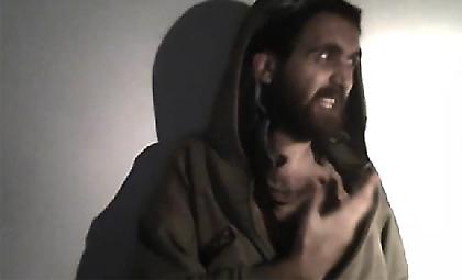 Ο Άμλετ ξανασταυρώνεται