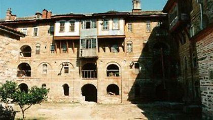 Στόχος ιερόσυλων η Μονή Μεγίστης Λαύρας