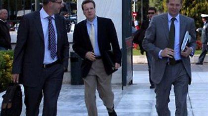 Δυσπιστεί η Τρόικα για τα έσοδα και τους νέους φόρους