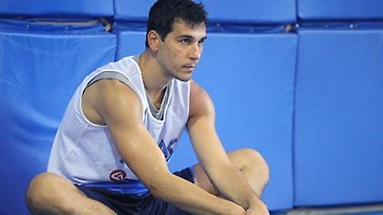 Ζήσης και σέντερ από... πάνω ράφι