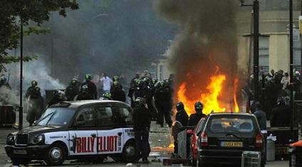 Μας αφορά όλους η άγρια βία στην Βρετανία