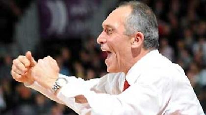 Συνεχίζει με Κουντέρ