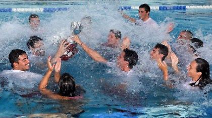 Πρωταθλητής και στην πισίνα!