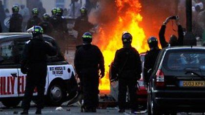 «Κλείνουν» Facebook, Twitter και Blackberry Messenger στη Βρετανία