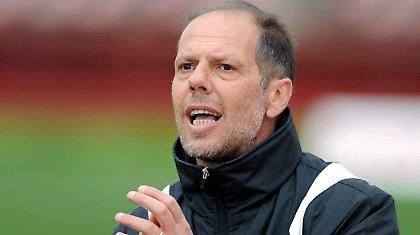 Συνεχίζει με Πριόνα