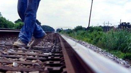 Χαροπαλεύει 24χρονος που τον χτύπησε τρένο!